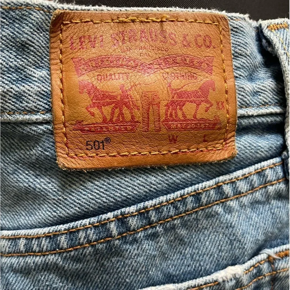 Levi's 501 High Waisted Denim Shorts Size 26 Button Fly 100% Cotton Distressed - Picture 9 of 10